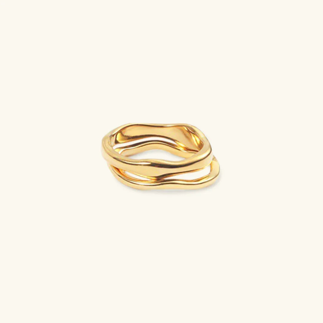 Dianne – Eleganter überlagerbarer goldener Ring