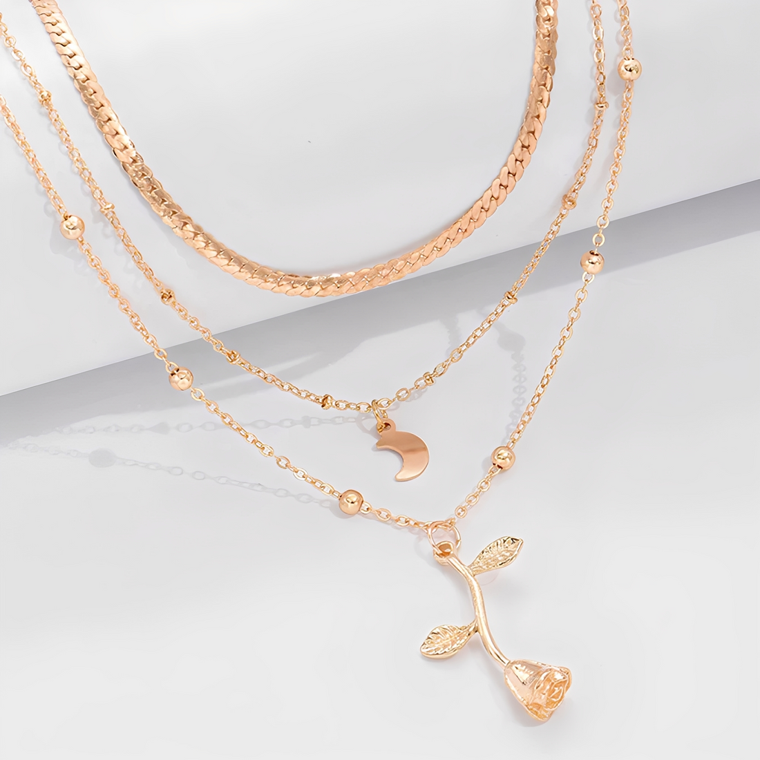 Sylvia – Kette mit rosafarbenem Anhänger und Mond aus Gold