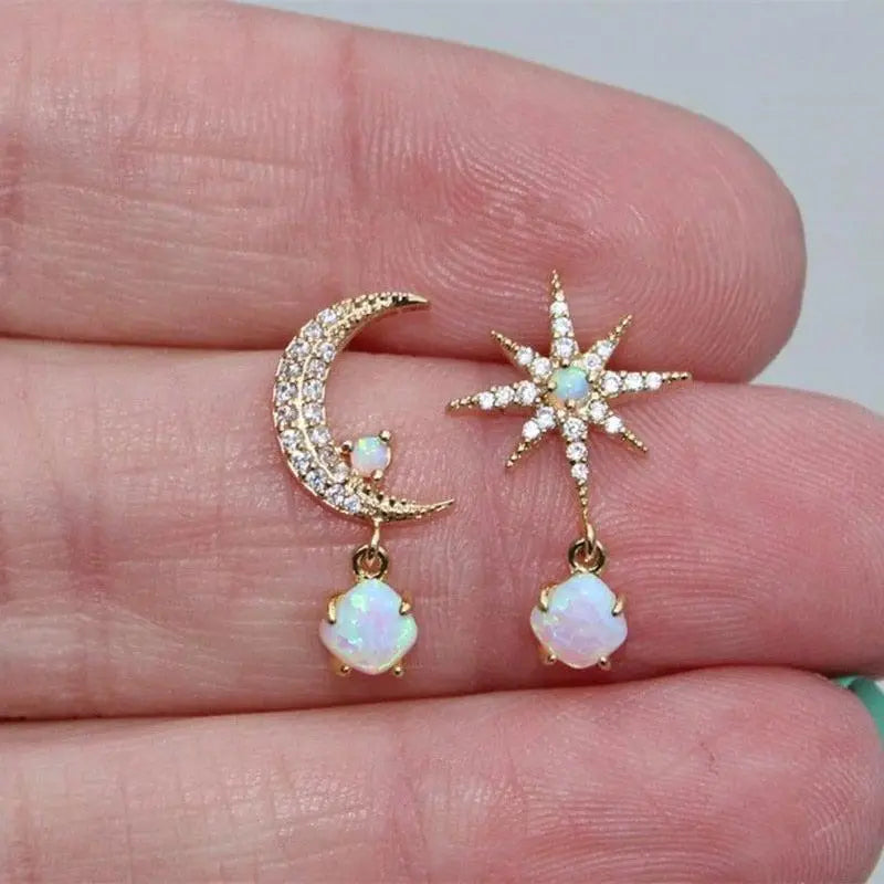 Carol – Ohrringe in Mond- und Sternform aus Gold und Opal