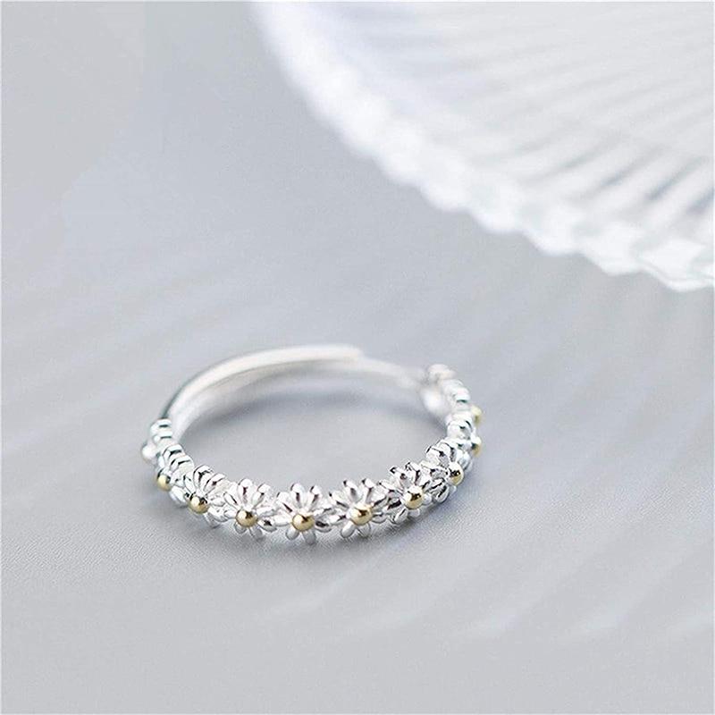 Flavia – Verstellbarer Ring mit emaillierter Margerite
