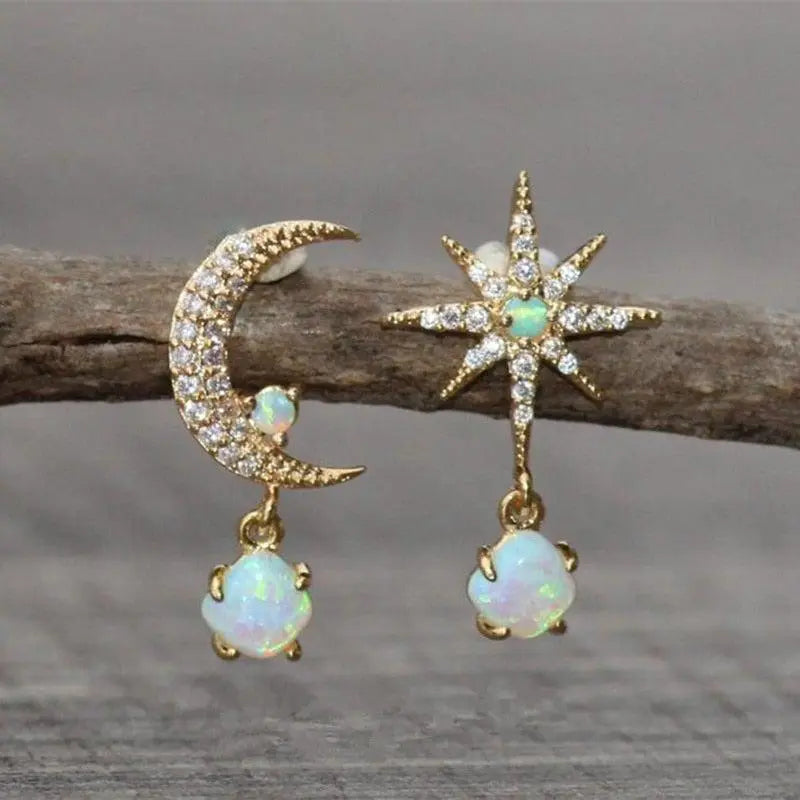 Carol – Ohrringe in Mond- und Sternform aus Gold und Opal