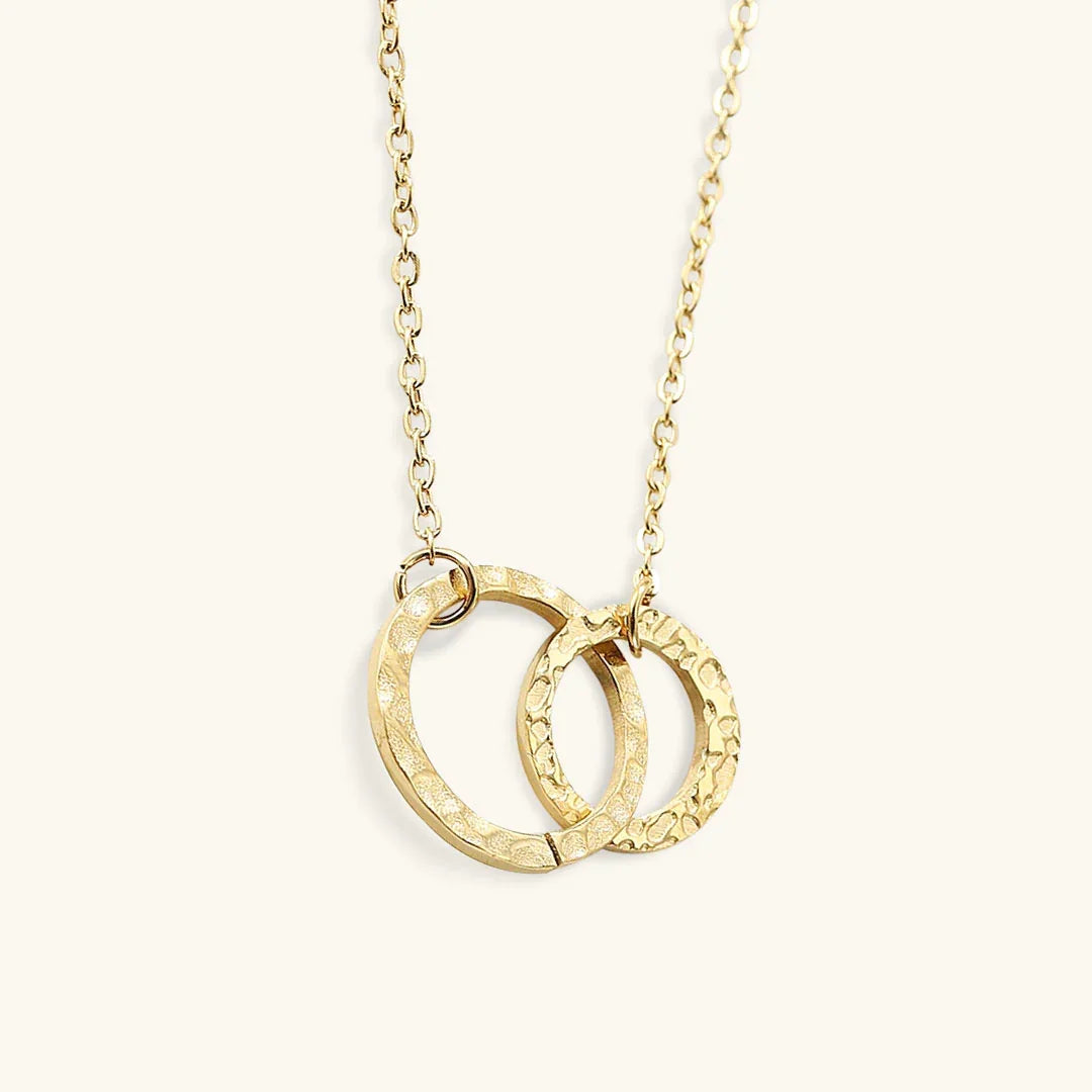 Isabelle – Stilvolle Hoop-Halskette