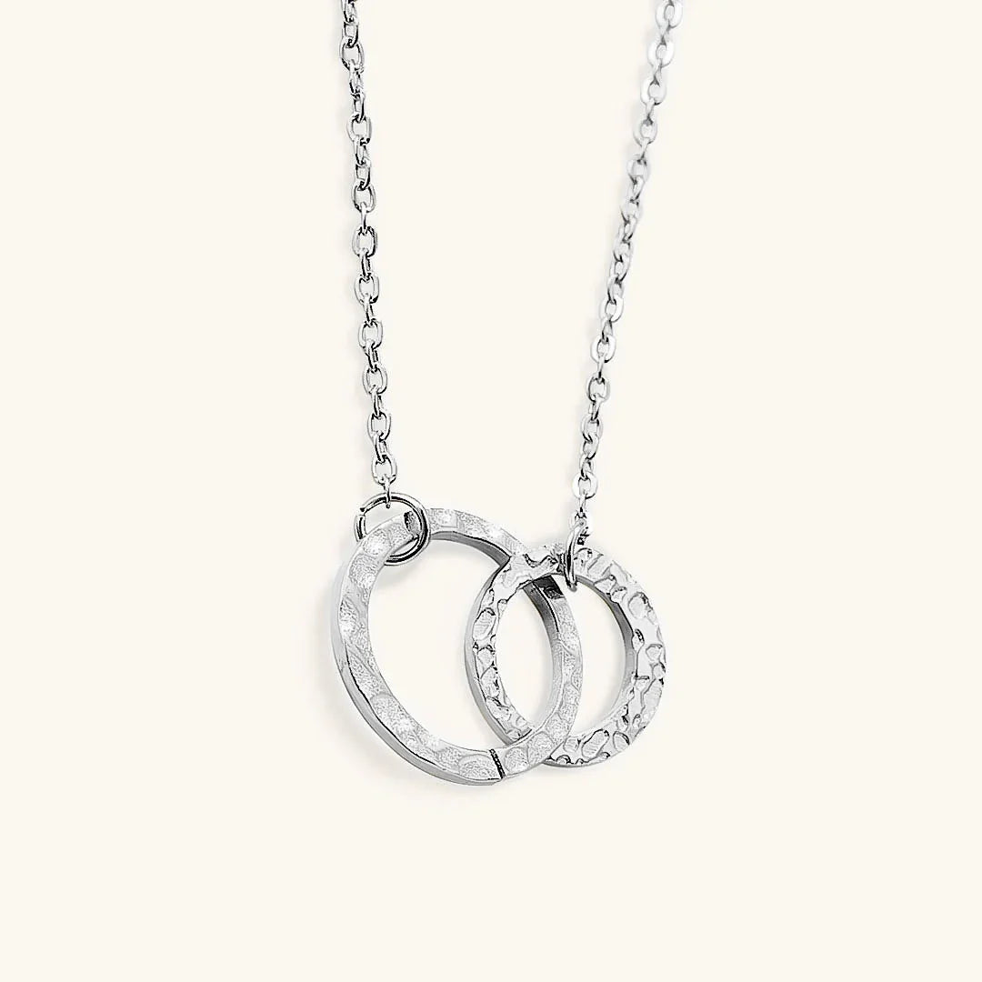 Isabelle – Stilvolle Hoop-Halskette