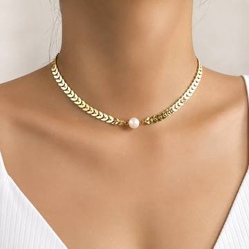 Aria – Elegante römische Halskette mit Gold und Perle