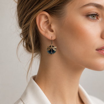 Elandra – Ohrringe in Form einer Libelle aus altem Gold