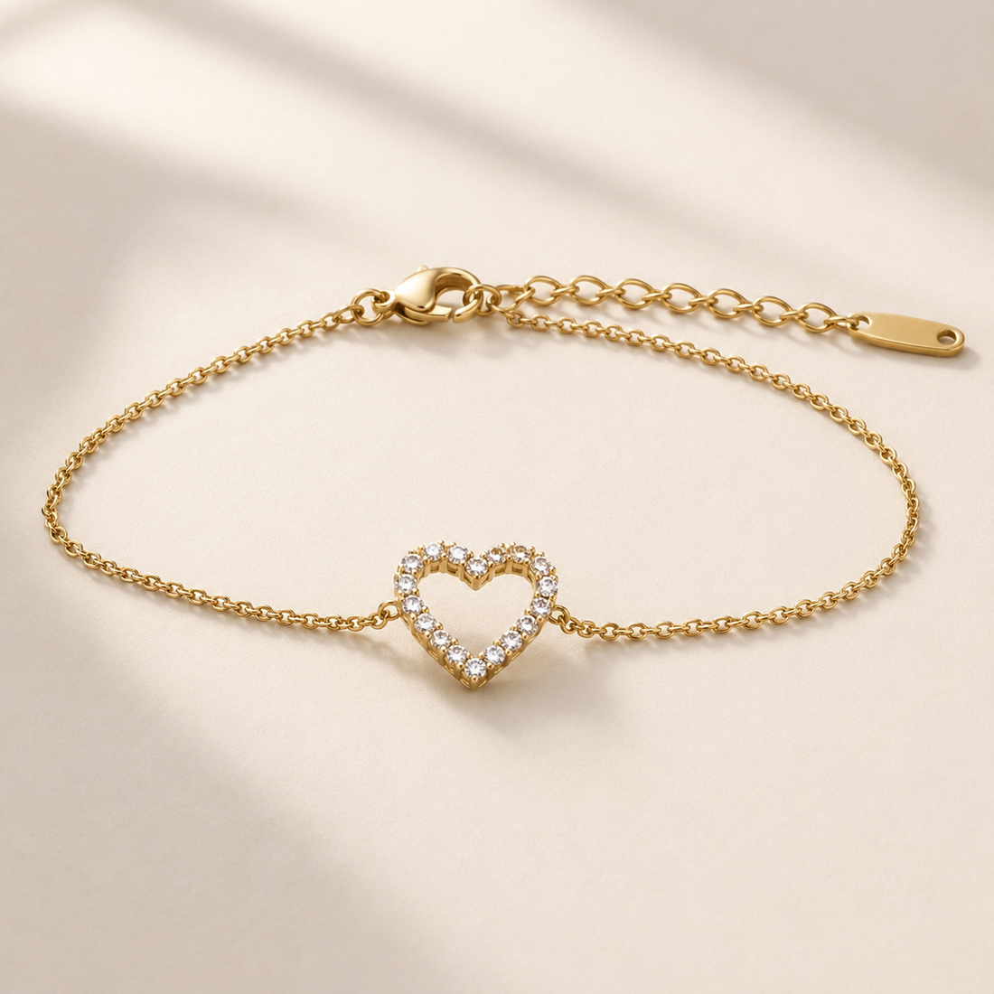 Herzarmband mit offenem Design in Gold