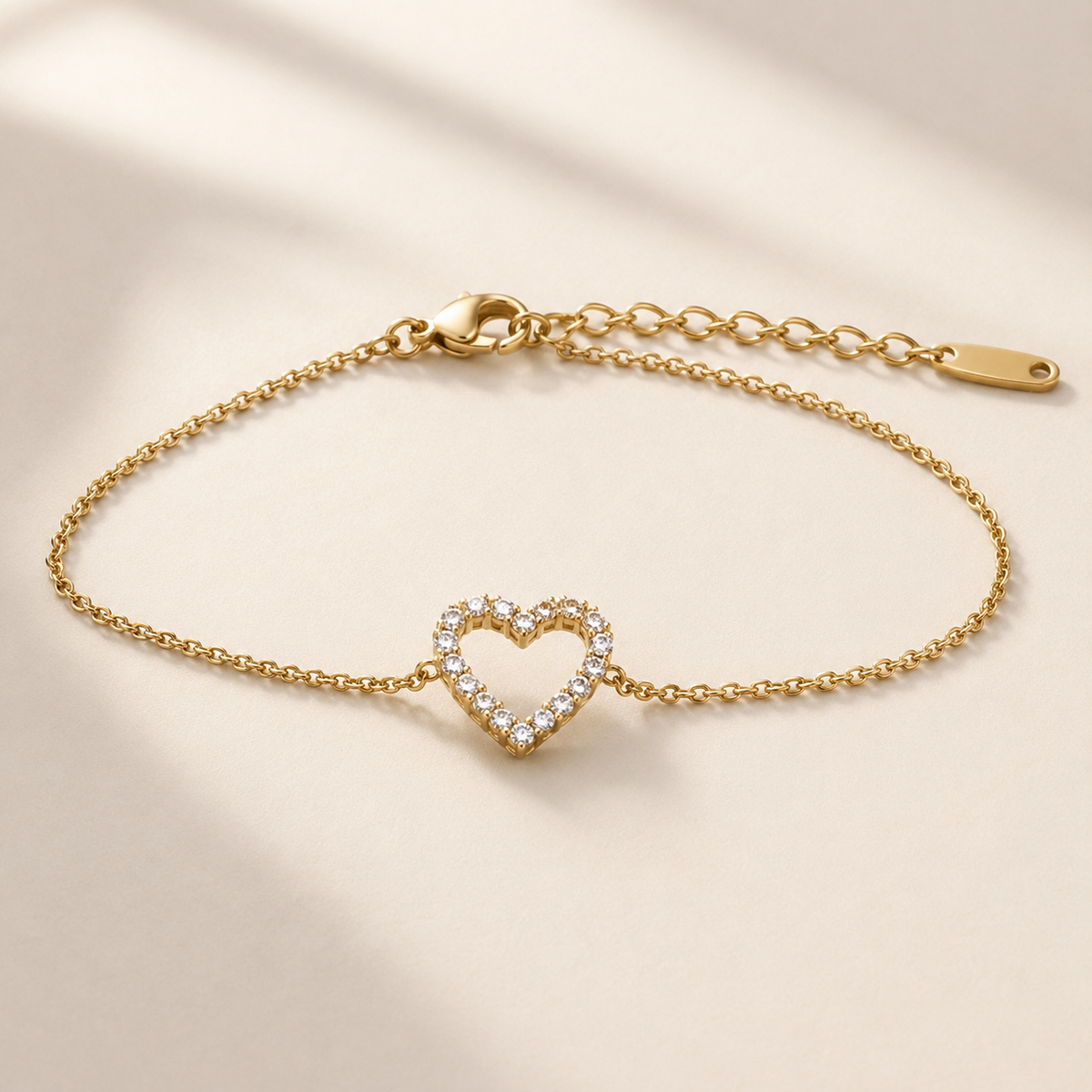 Herzarmband mit offenem Design in Gold