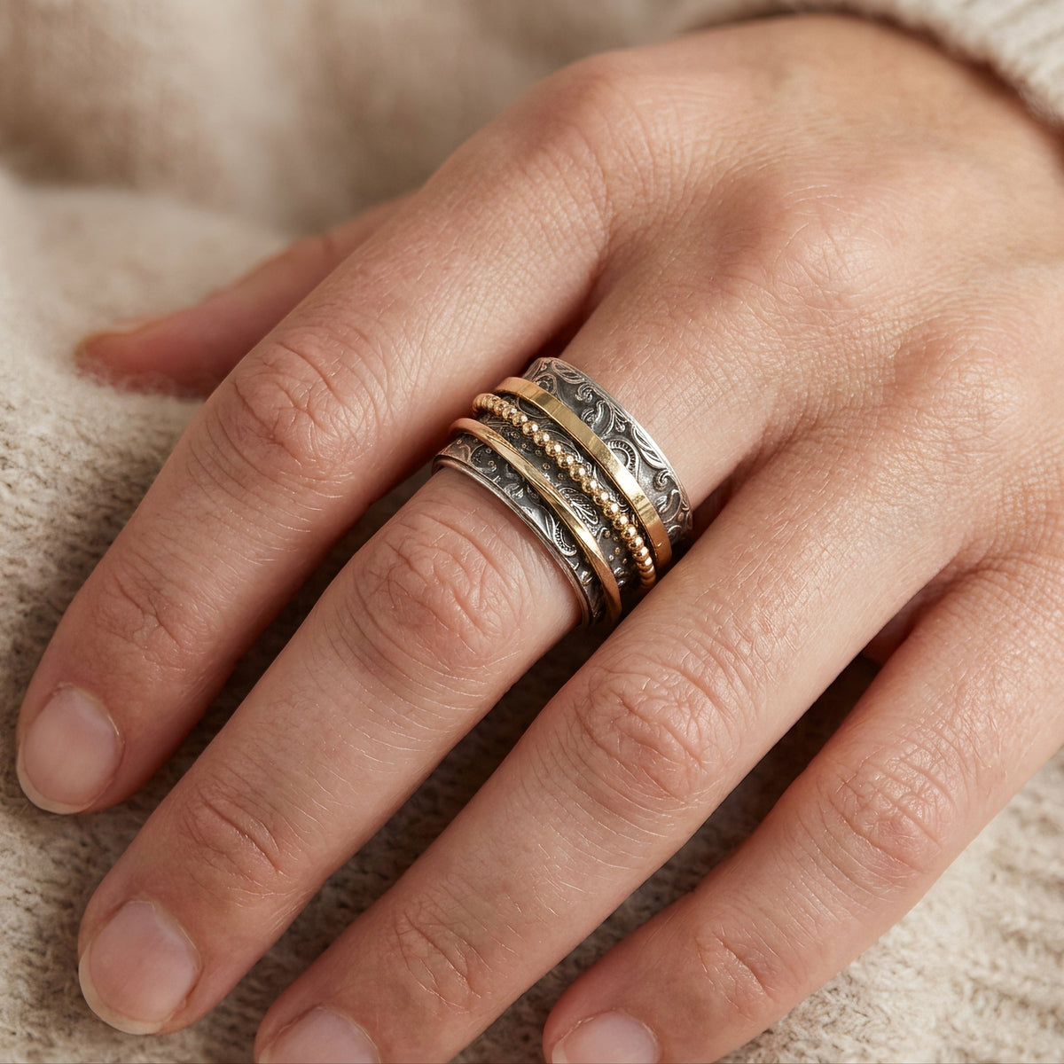 Cherilyn – Antiker Vintage-Ring in Gold und Silber