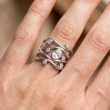Inara – Vintage-Ring mit asymmetrischem Design