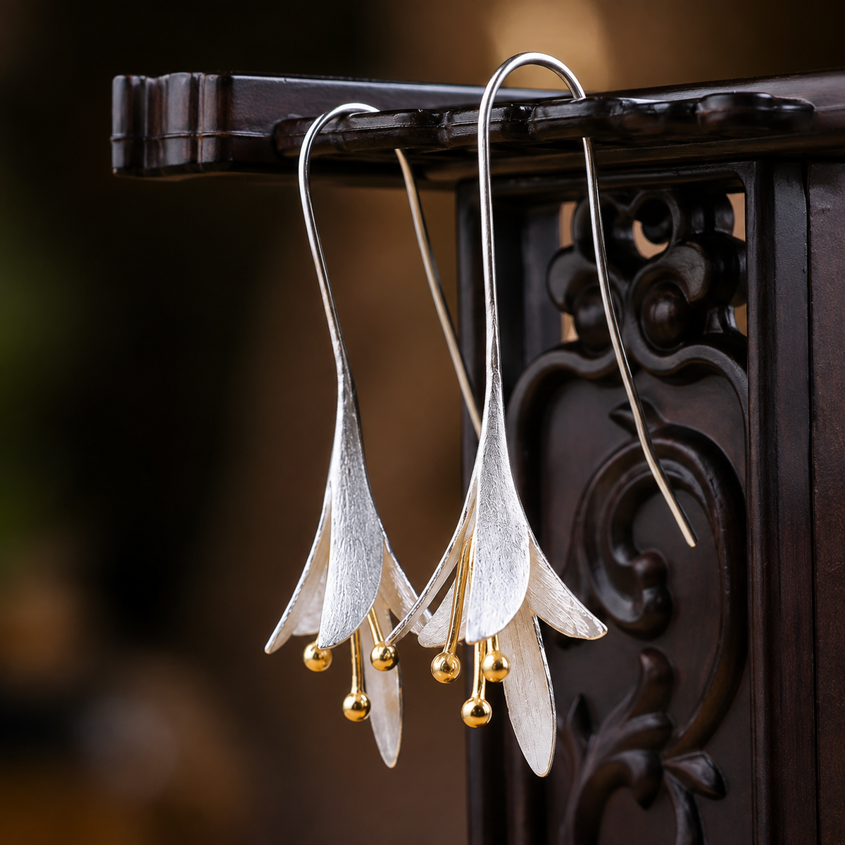 Hängende Ohrringe mit Jasminblüten in Silber