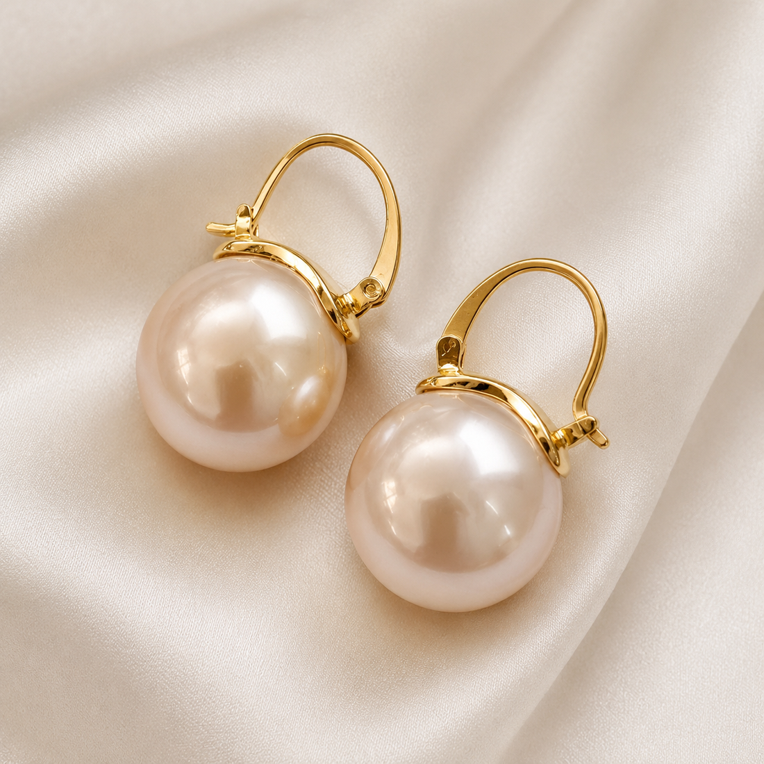 Ariane – Erhabene Ohrringe aus Gold und Perle