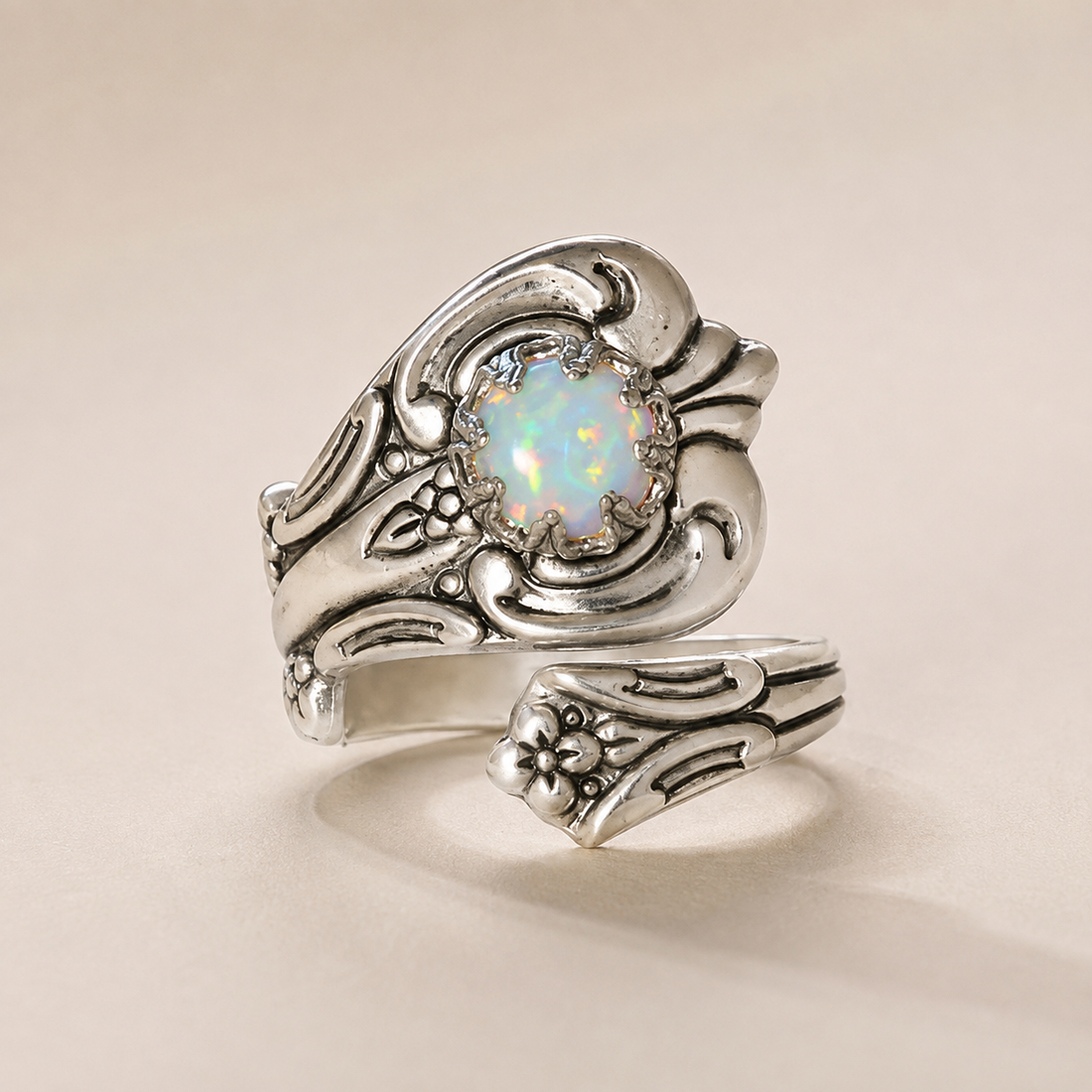 Maelle – Verstellbarer Ring mit hellem Opal