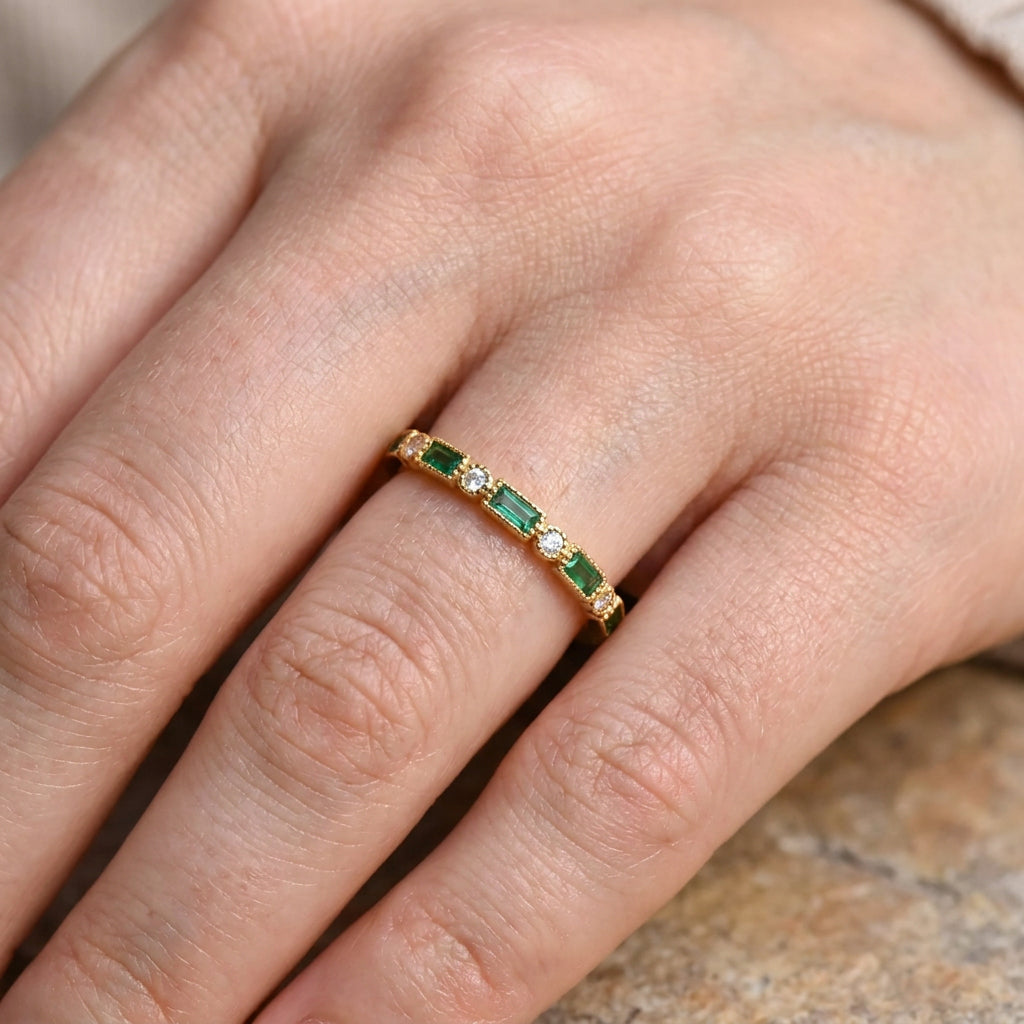 Sana – Vintage-Ring mit grünem Akzent