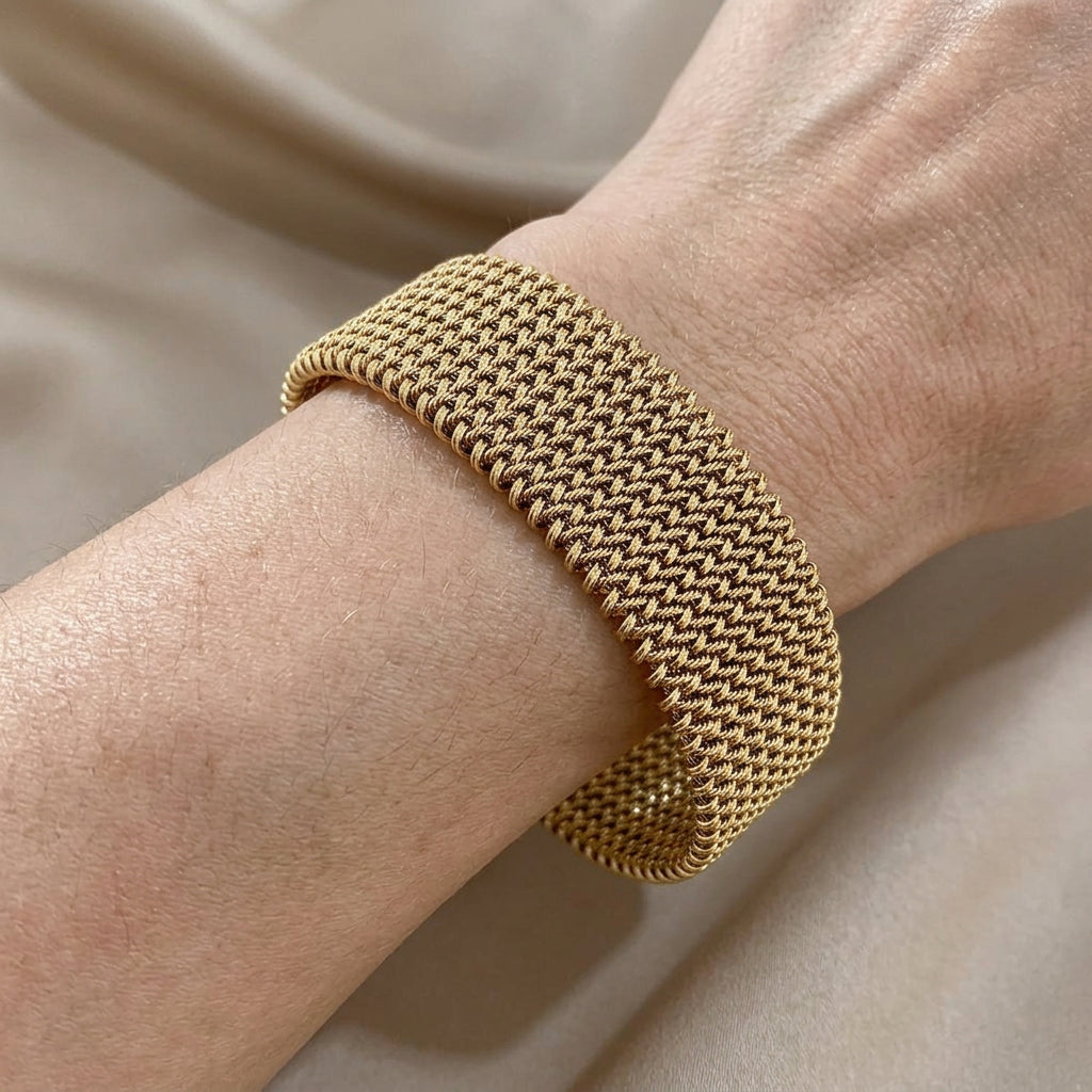 Raya – Armband mit graviertem Kabeldesign