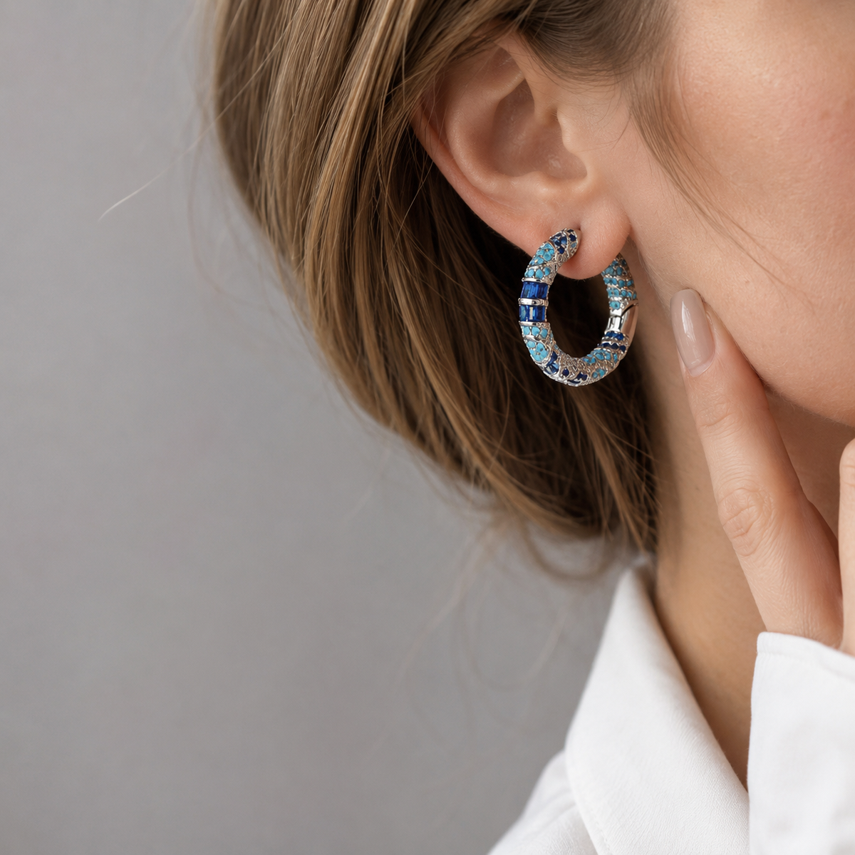 Naelle – Ohrringe mit blauen Akzenten