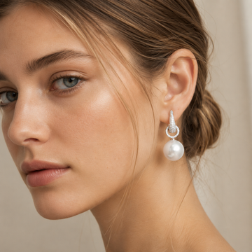 Thalia – Stilvoller Clip-Ohrring mit Glanzeffekt