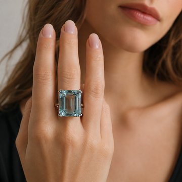 Yvaine – Vintage-Ring mit blauem Akzent