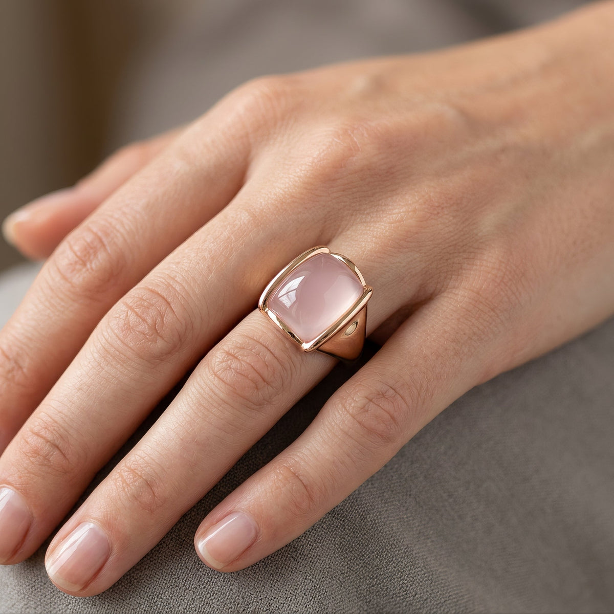Sophia – Vintage-Ring in quadratischer Form aus Roségold