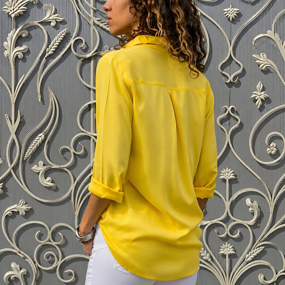 Aiah - Legere Bluse mit V-Ausschnitt