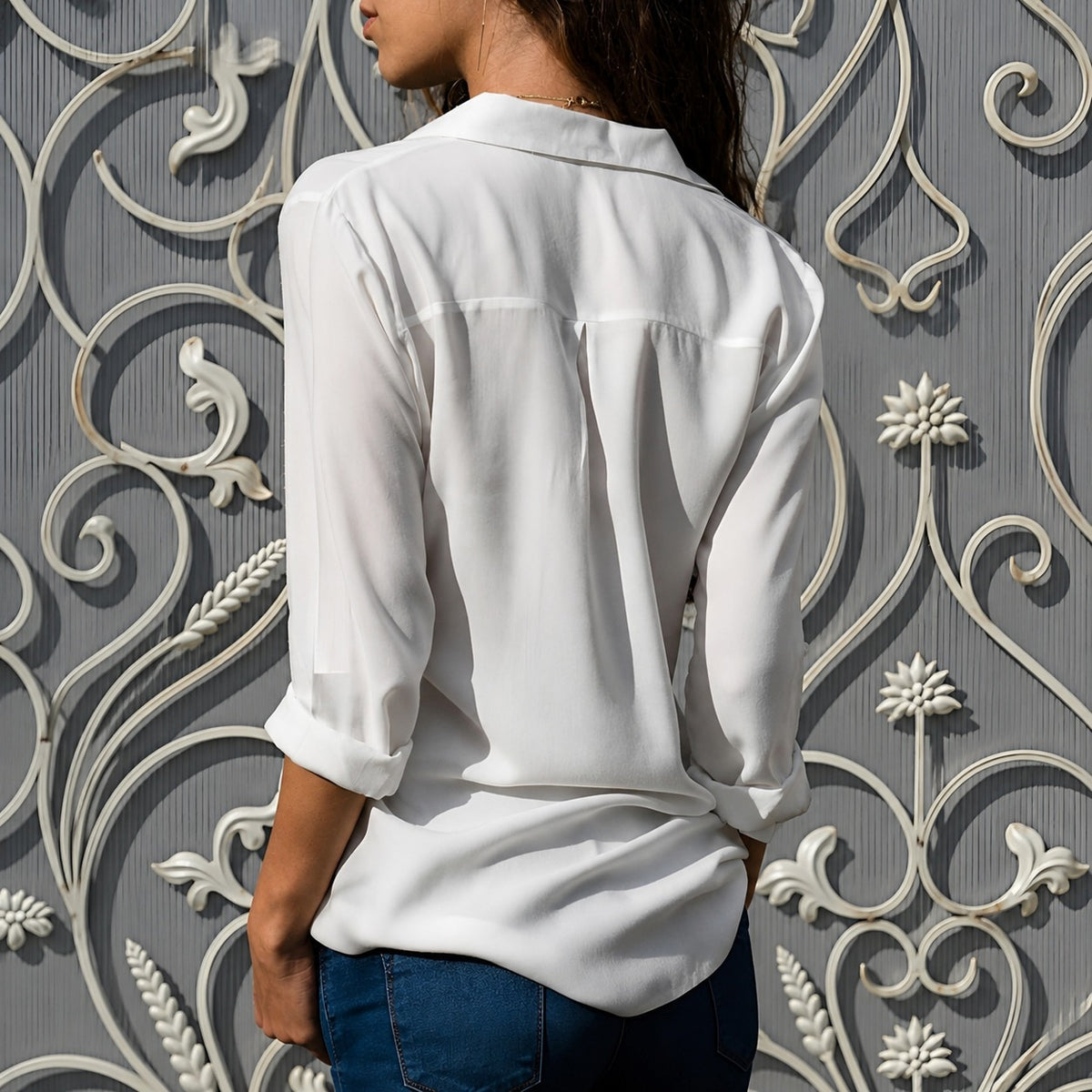 Aiah - Legere Bluse mit V-Ausschnitt