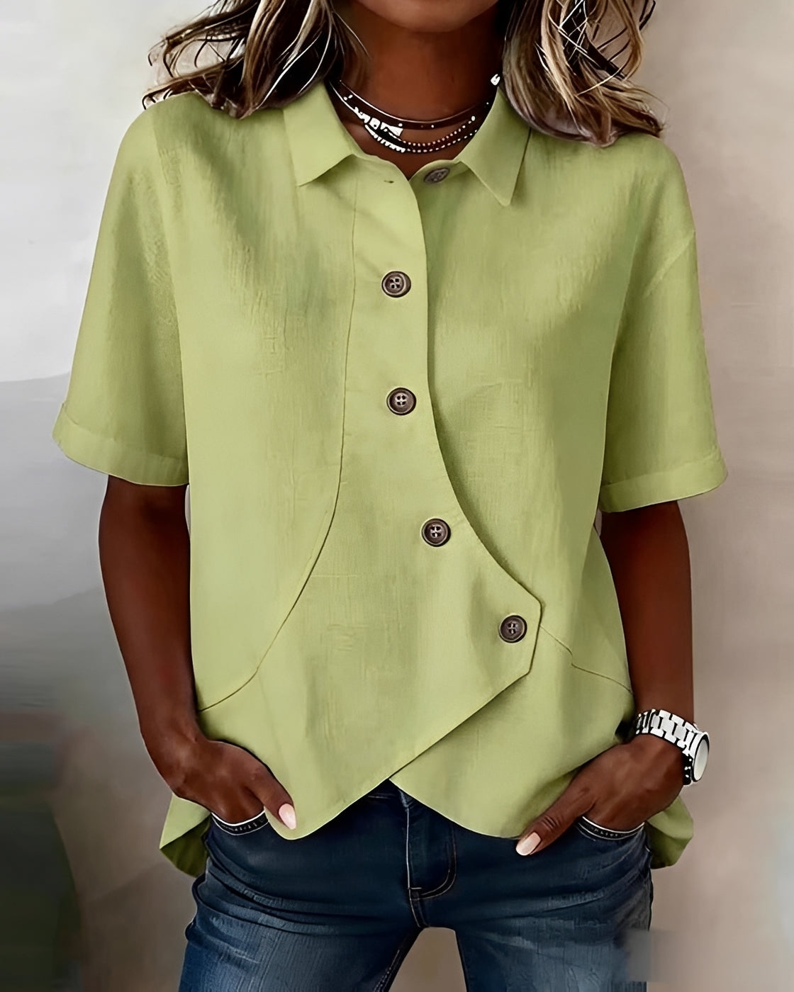 Mia - Bluse mit schräg verlaufender Knopfleiste