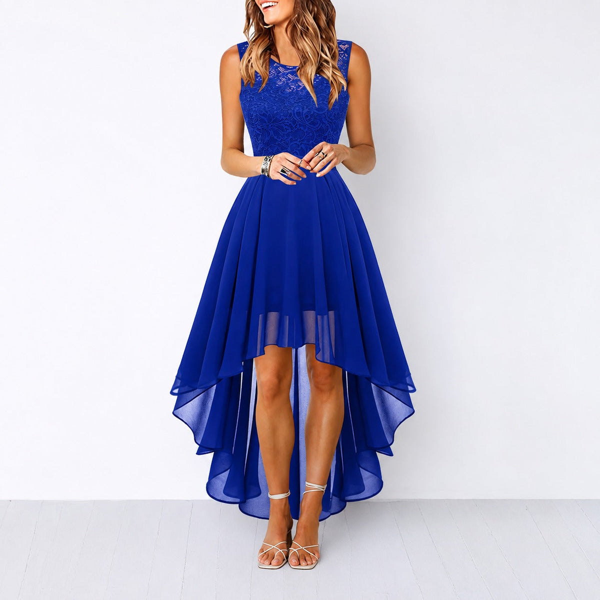 Airish - Attraktives asymmetrisches Kleid