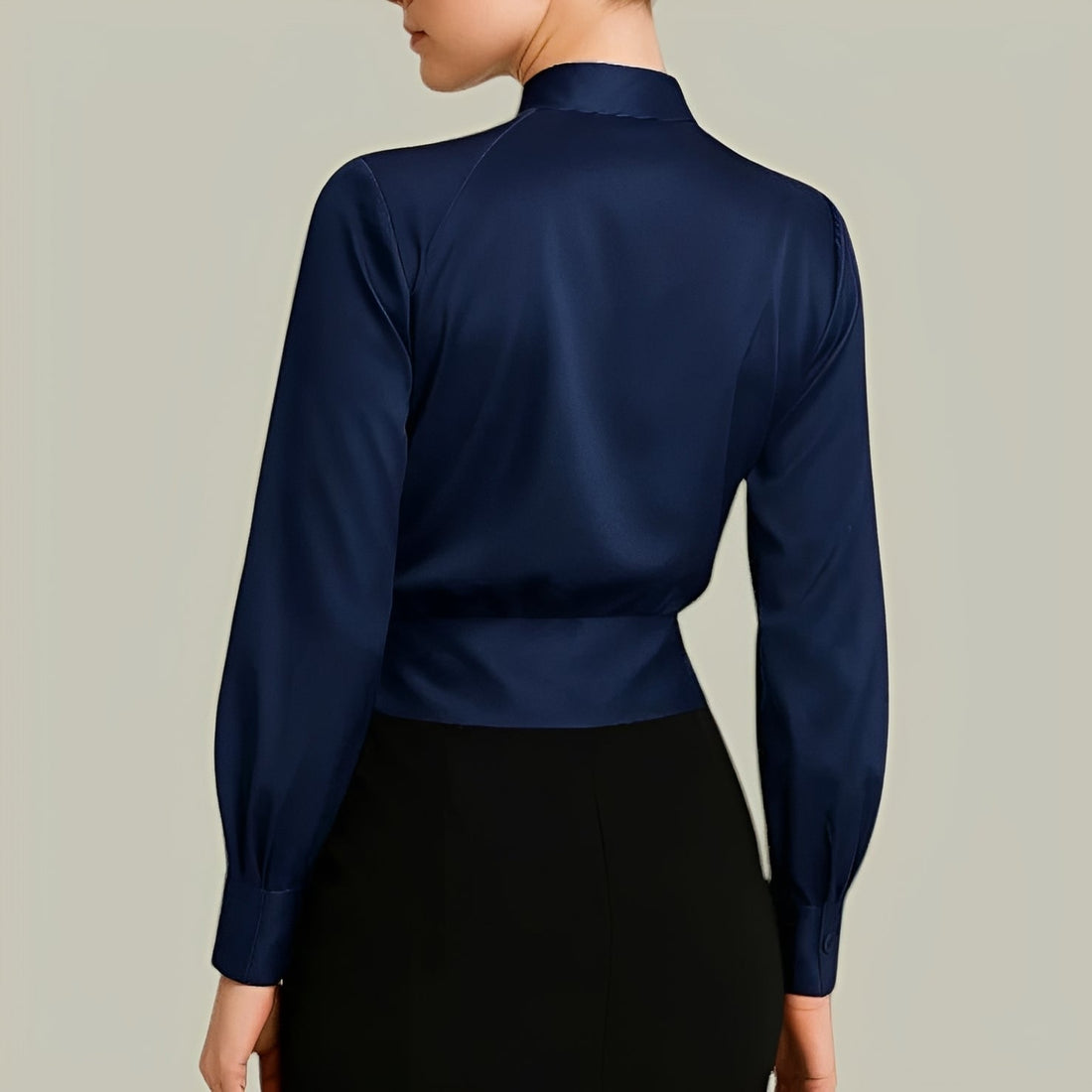 Livia - Elegante Langarmbluse im Wickelstil