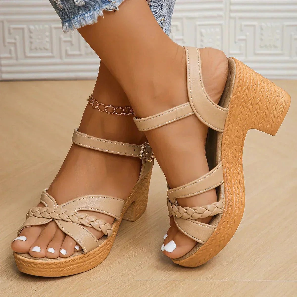 Ffion - Modische, einfarbige Sandalen