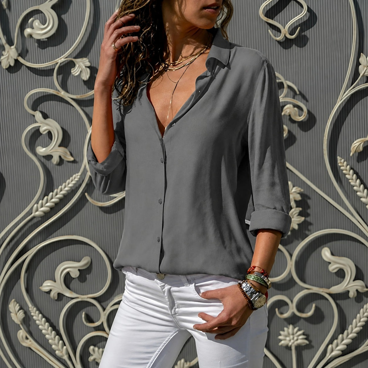 Aiah - Legere Bluse mit V-Ausschnitt