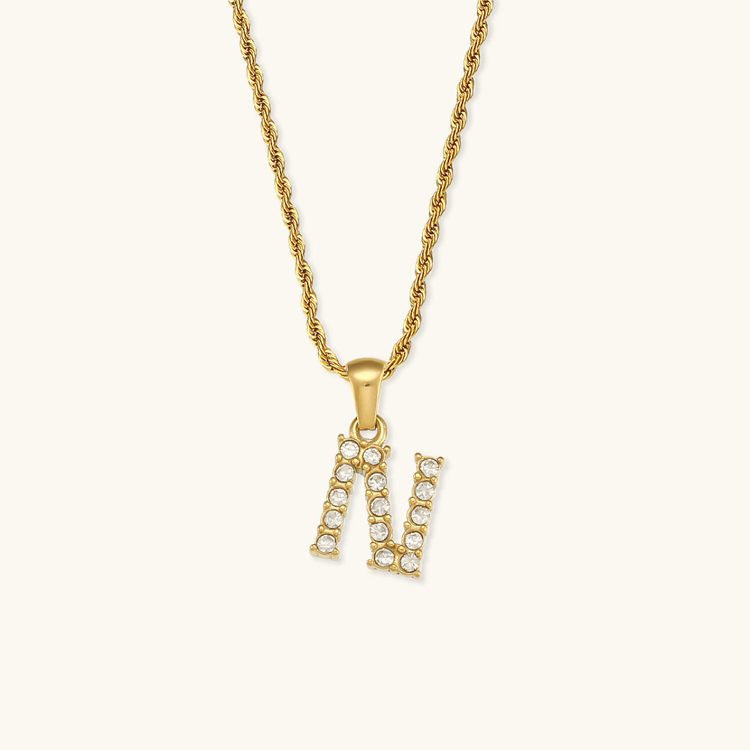 Maeve – Halskette mit Initialen und Glanzdetails