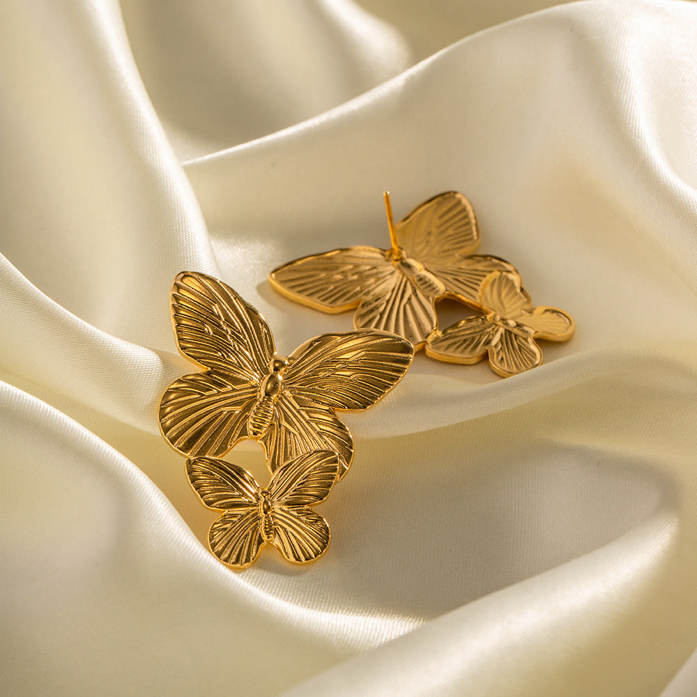 Mariah - Goldene Ohrringe in Schmetterlingsform