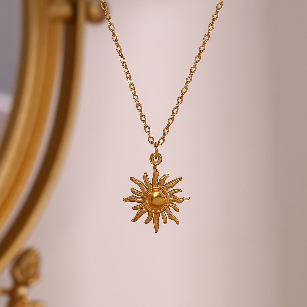 Eliora - Halskette mit Sonnenmotiv in Gold