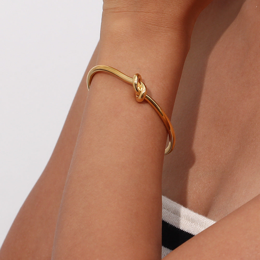 Louisa - Armband mit Knoten in Gold