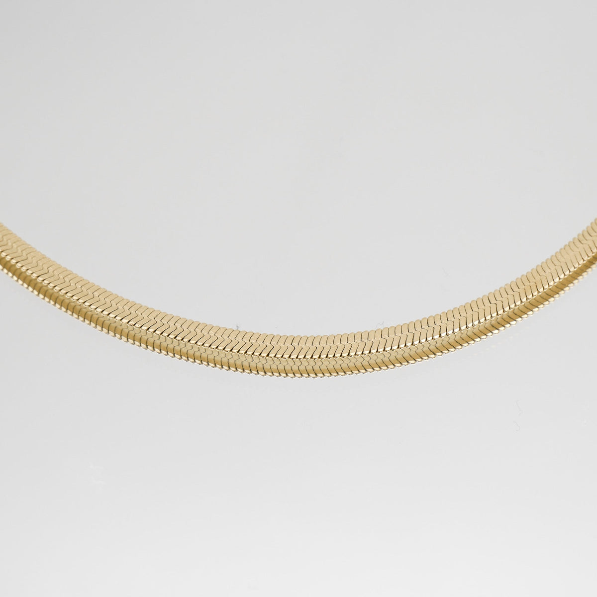 Juliette – Stilvolle Chevron-Halskette