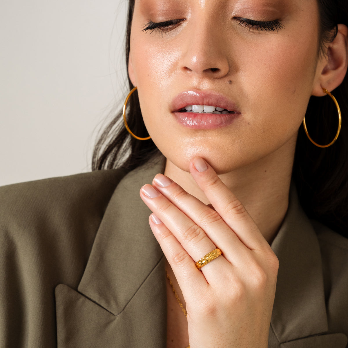 Camille – Stilvolle goldene Creolen