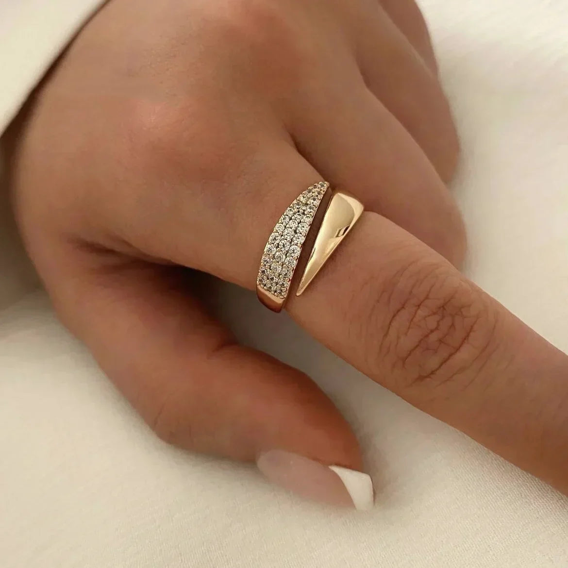 Irina – Gebogener Ring
