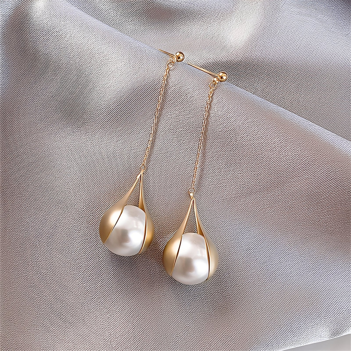 Asa – Ohrringe in Gold und mit Perlen