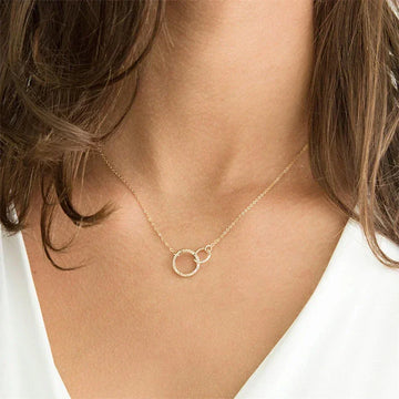 Isabelle – Stilvolle Hoop-Halskette