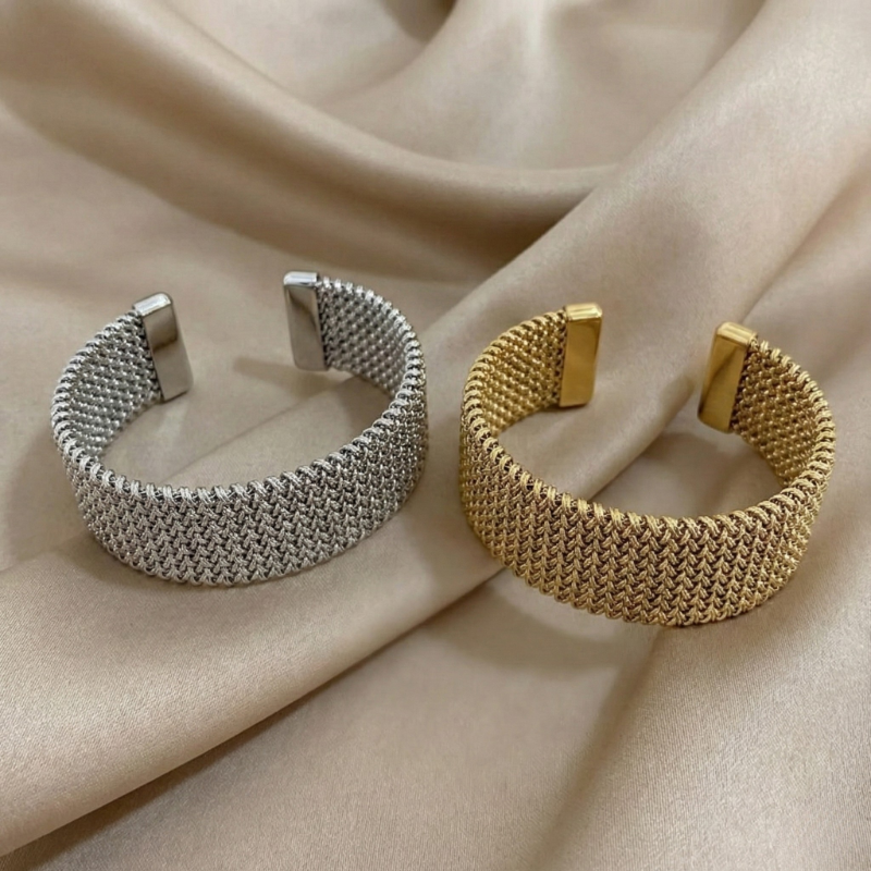 Raya – Armband mit graviertem Kabeldesign