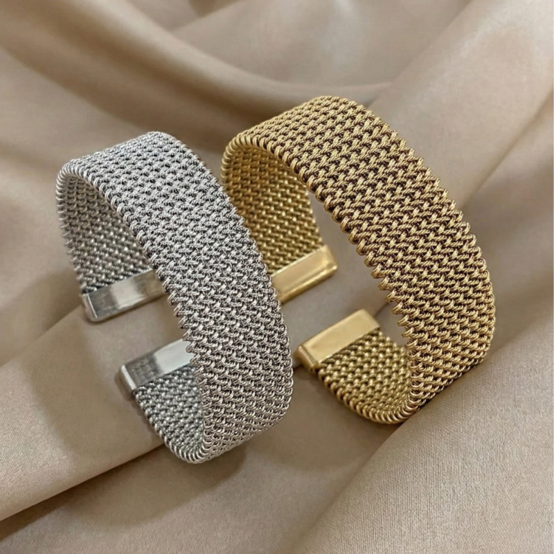 Raya – Armband mit graviertem Kabeldesign