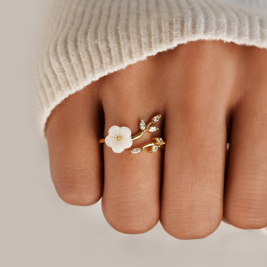 Wildblumenring mit floralem Design