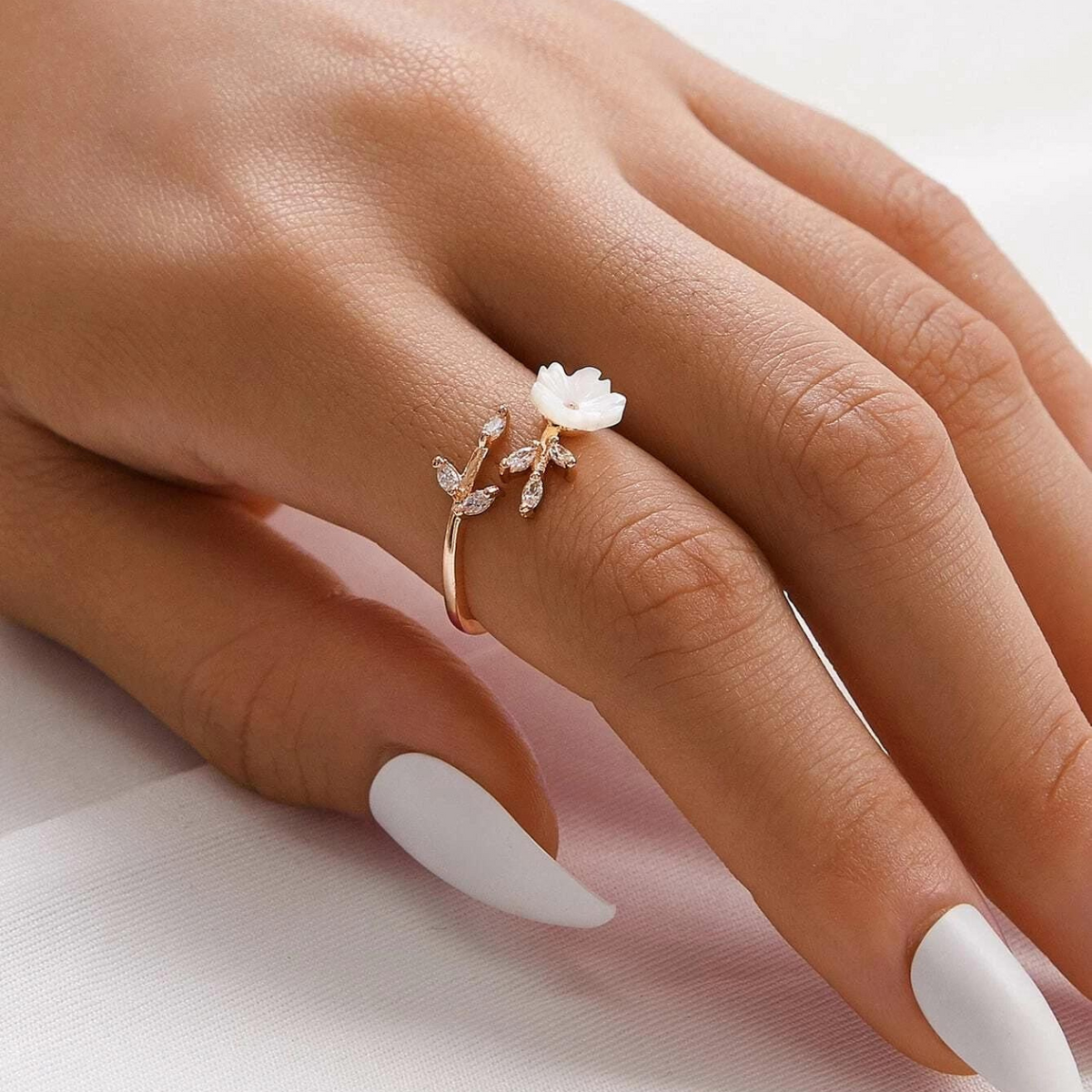 Wildblumenring mit floralem Design