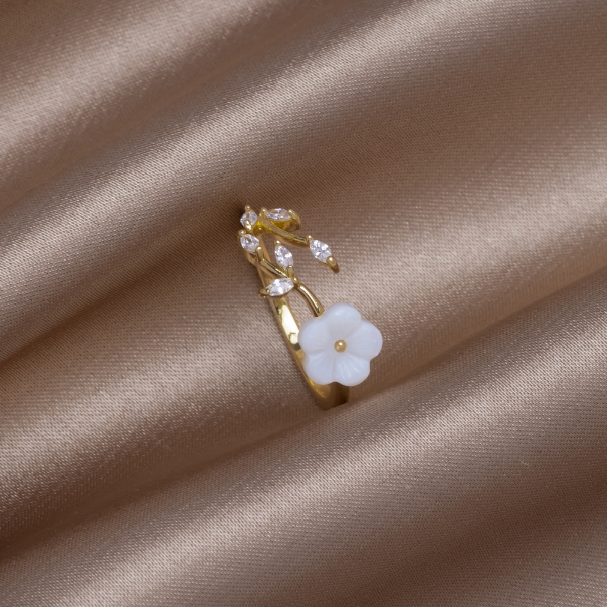 Wildblumenring mit floralem Design