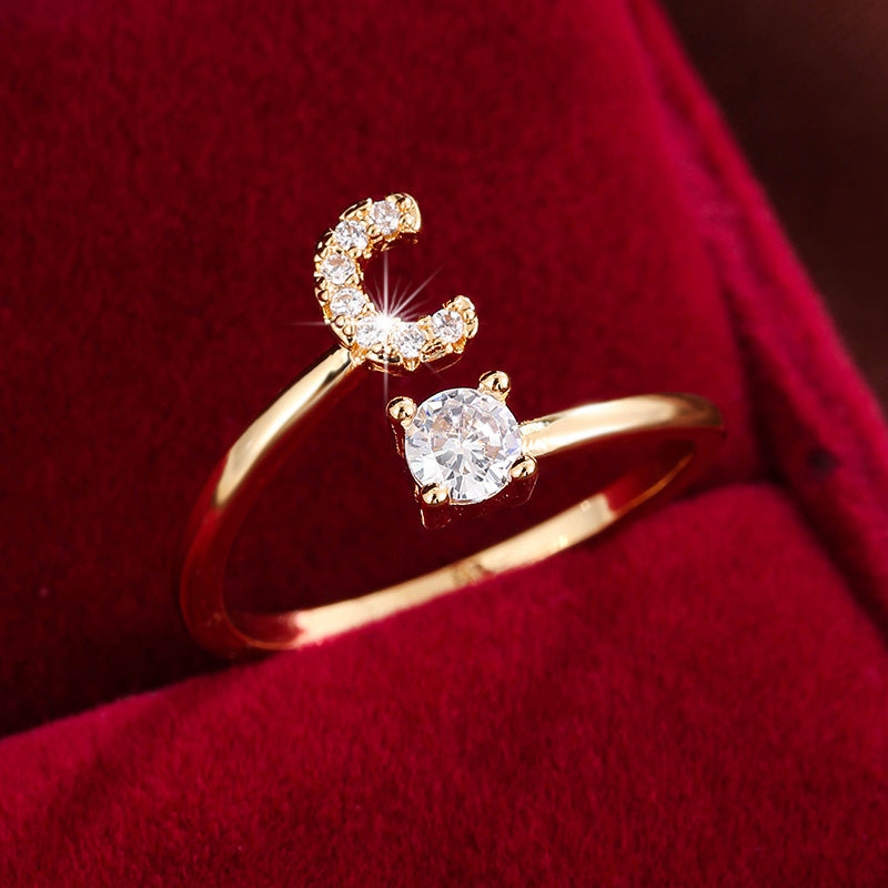 Nova – Stilvoller offener Ring mit Initiale