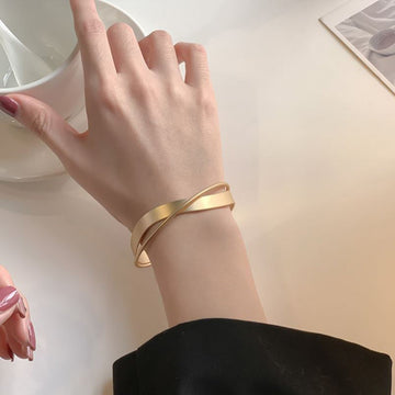 Liora – Minimalistisches, strahlendes Armband
