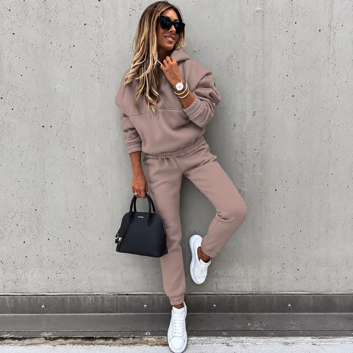 Alisha - Set aus langärmeligem Sweatshirt und Hose