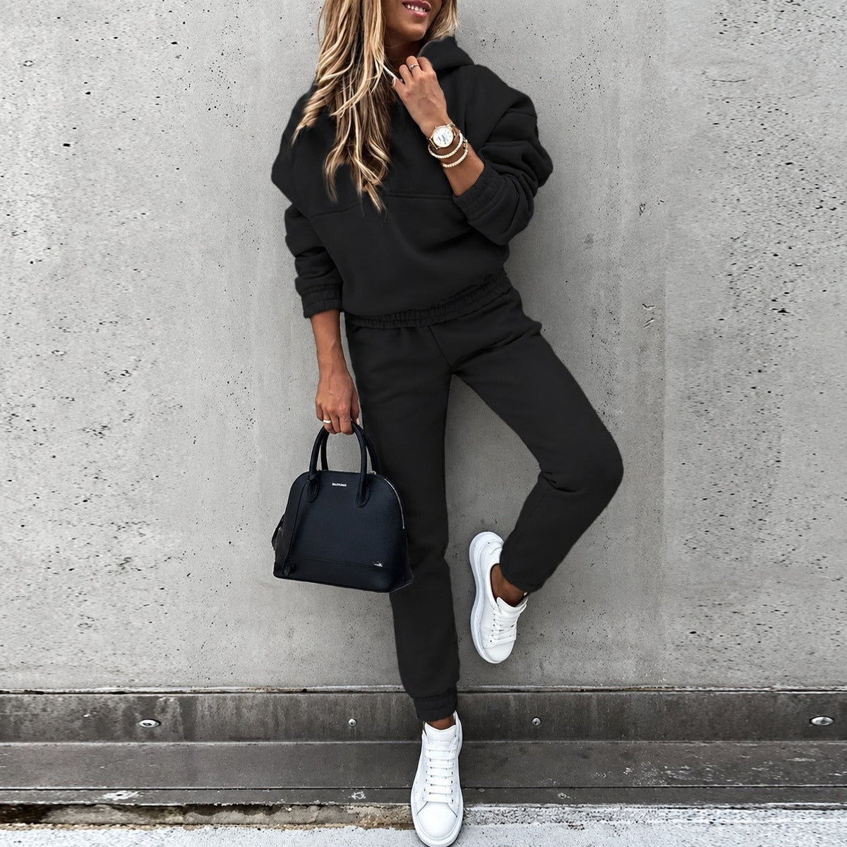 Alisha - Set aus langärmeligem Sweatshirt und Hose