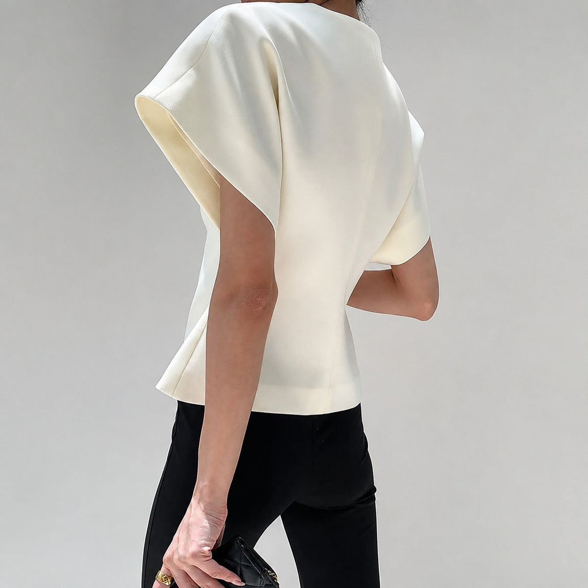 Leonie - Bluse mit V-Ausschnitt und Knöpfen
