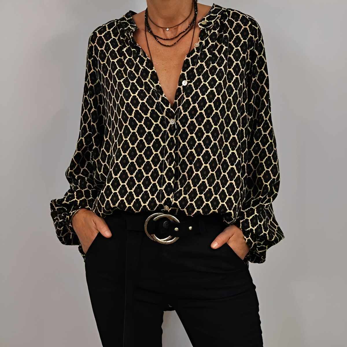 Lena - Schicke Bluse mit V-Ausschnitt