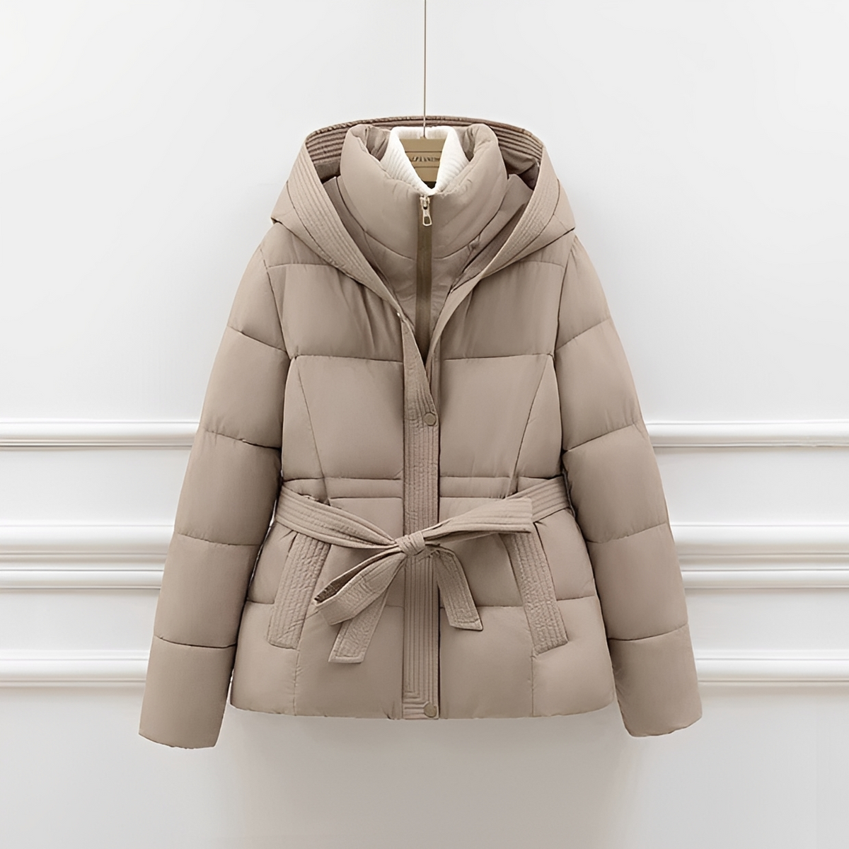 Jackalyn - Warme Kapuzenjacke mit Gürtel